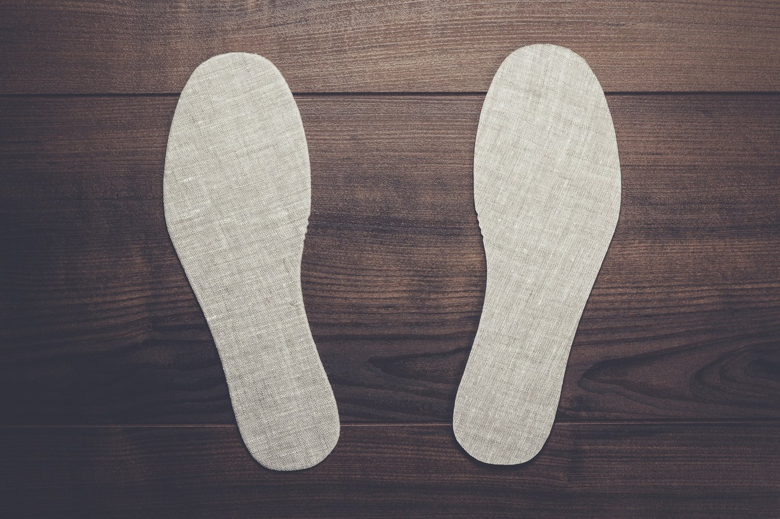 Komfort-Einlegesohle liegt neben einem Schuh