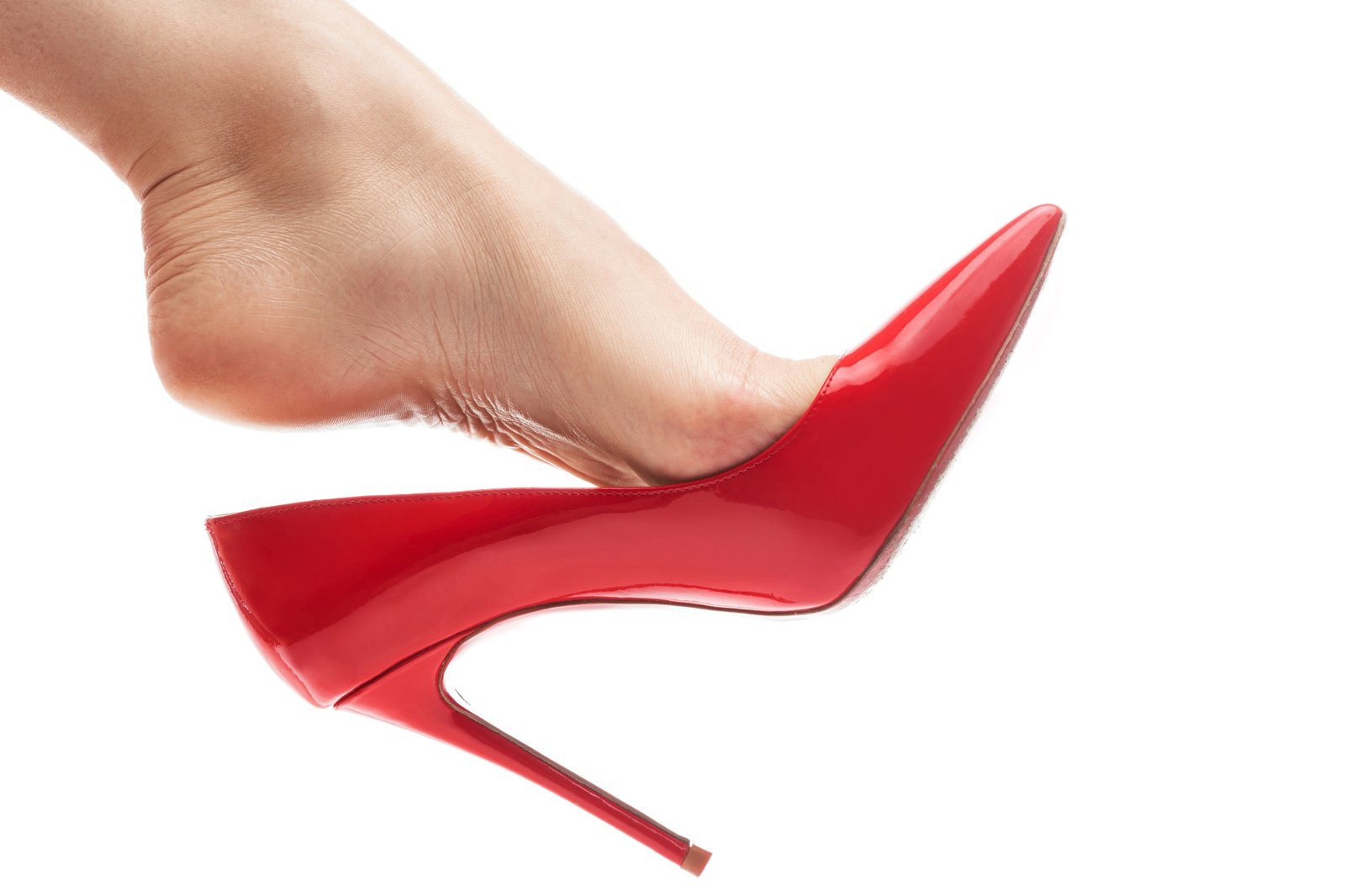 Zu großer Schuh rutscht am Fuß und reibt an der Ferse